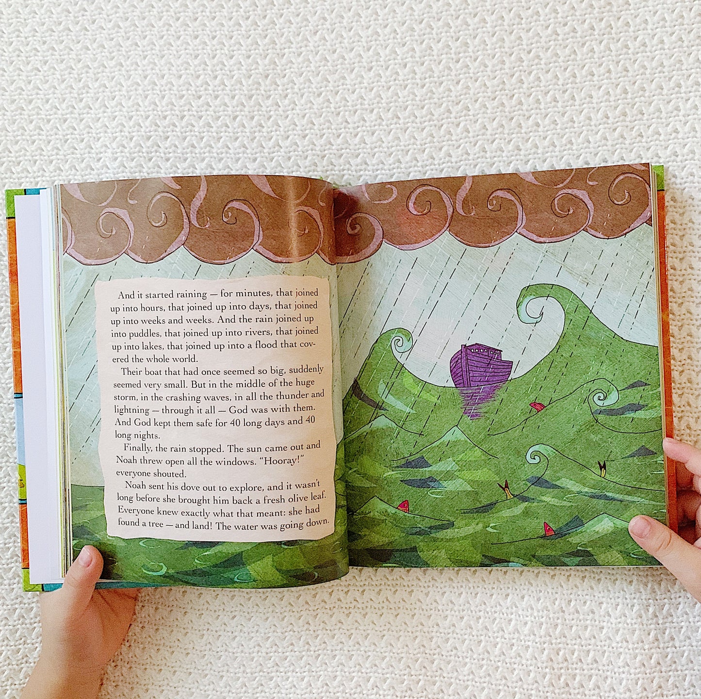 The Jesus Storybook Bible: Every story whispers His name